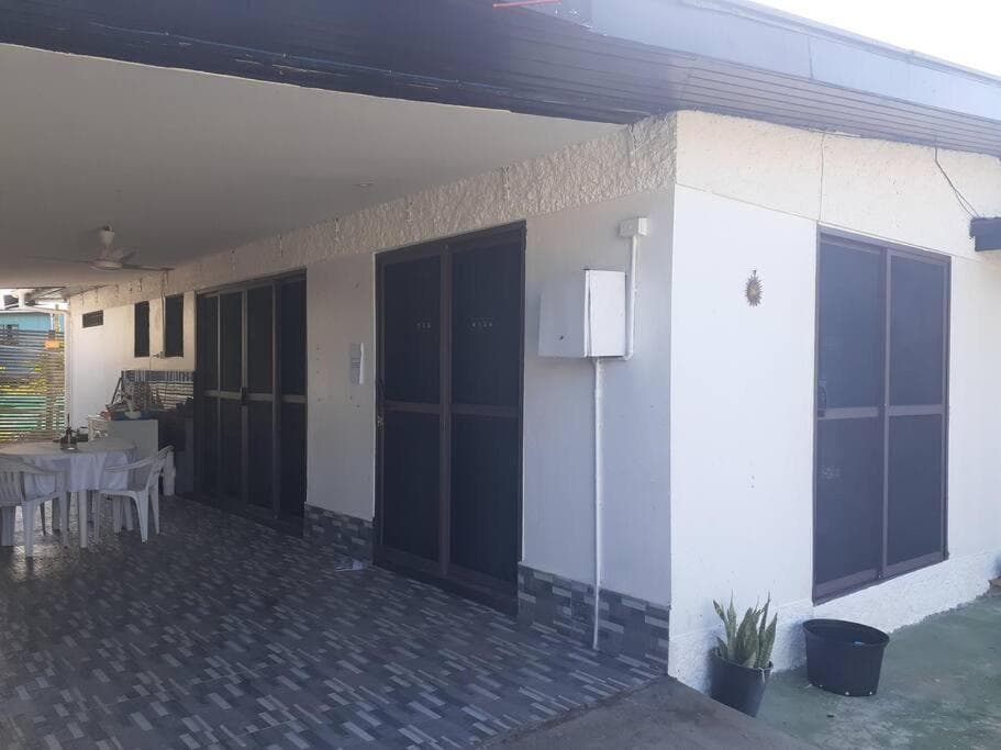 Entire 3 bedroom Fully Furnished House, 6 Guests property photograph