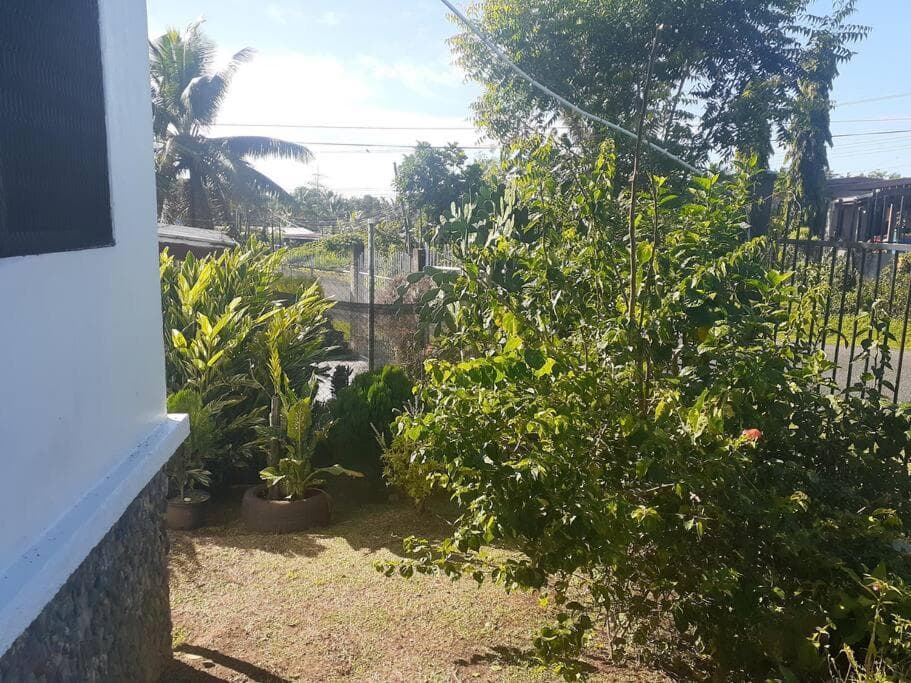 Entire 3 bedroom Fully Furnished House, 6 Guests property photograph