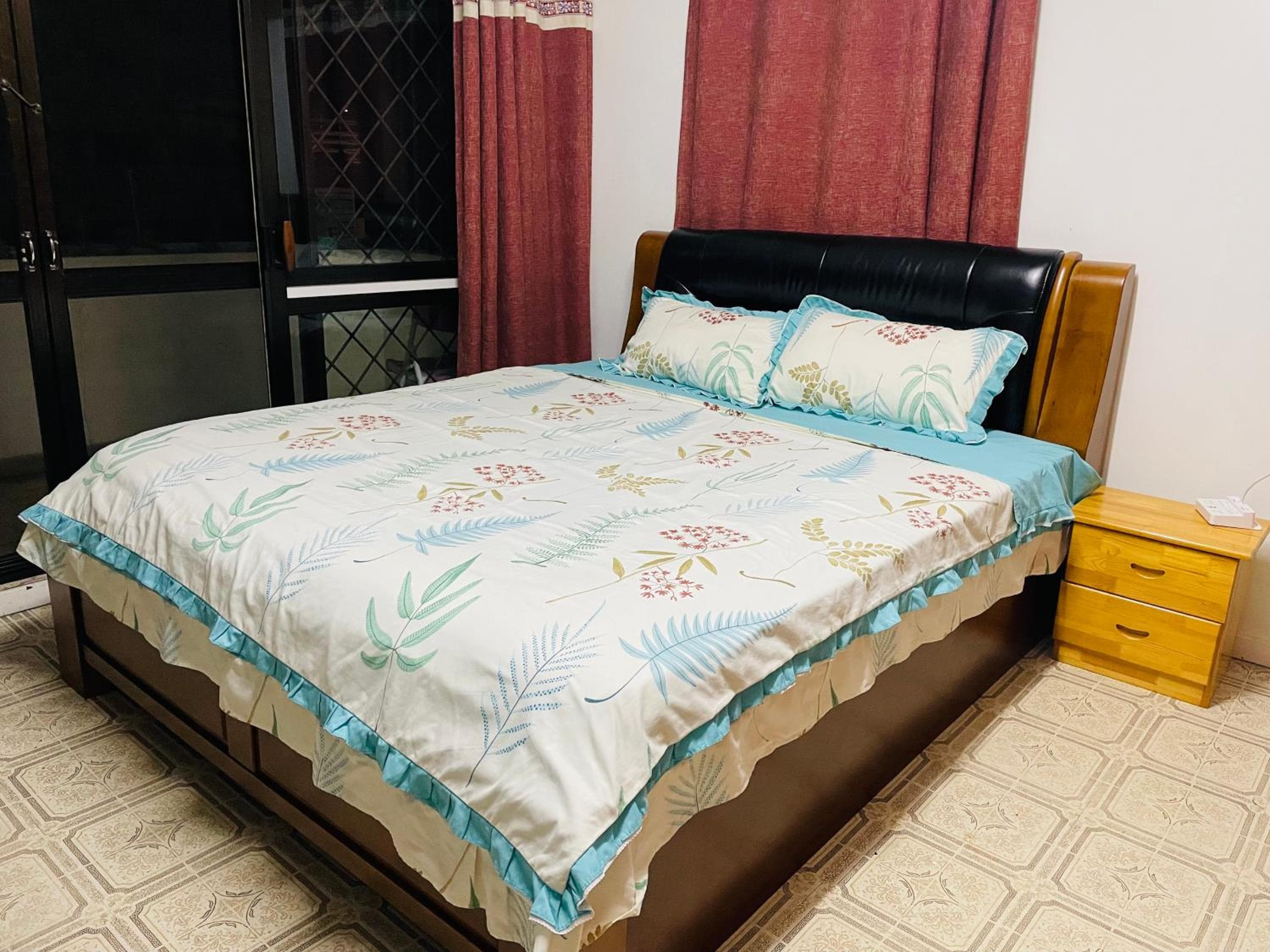 King Room with Private Bathroom and Free WiFI in SUVA CBD property photograph