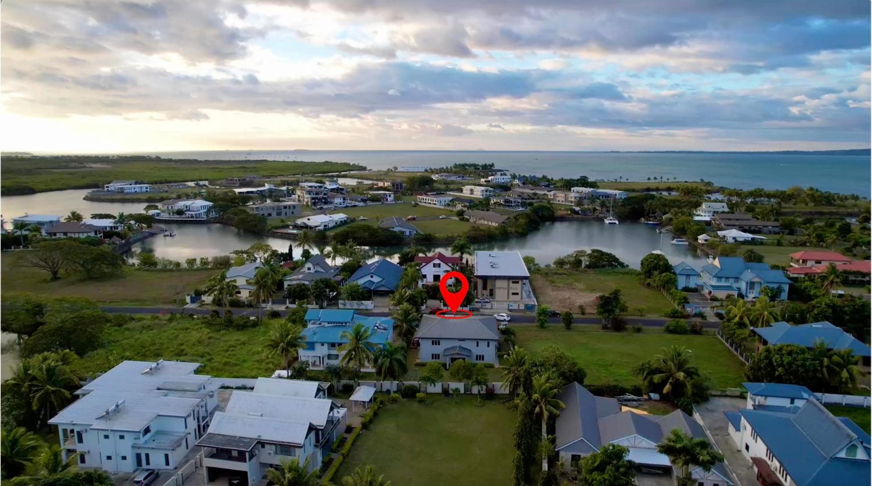 4 bedroom Villa 5 min walk to the beach property photograph