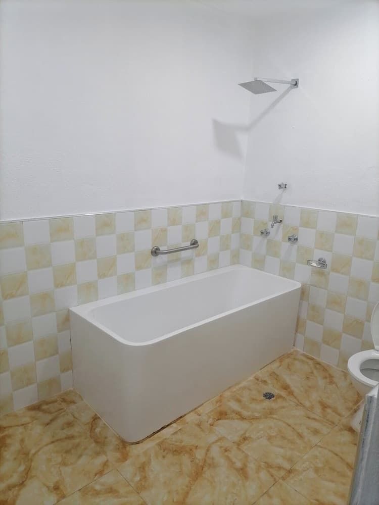 White Diamond Apartment property photograph
