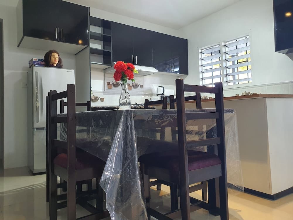 Master Bedroom with Shared Kitchen property photograph