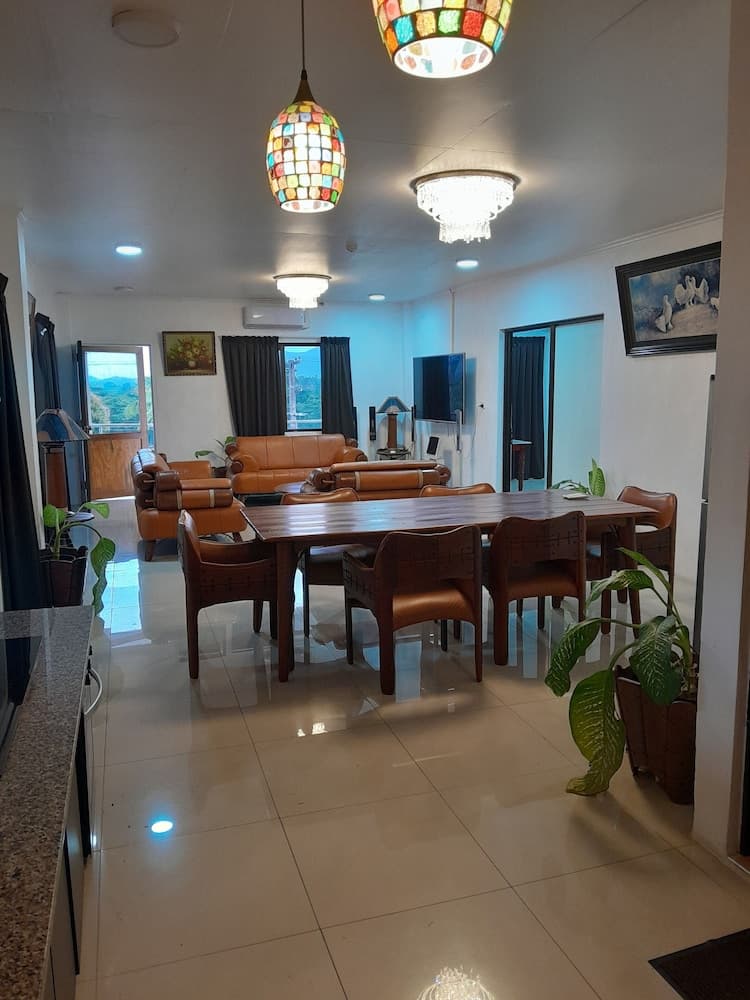 White Diamond Apartment property photograph