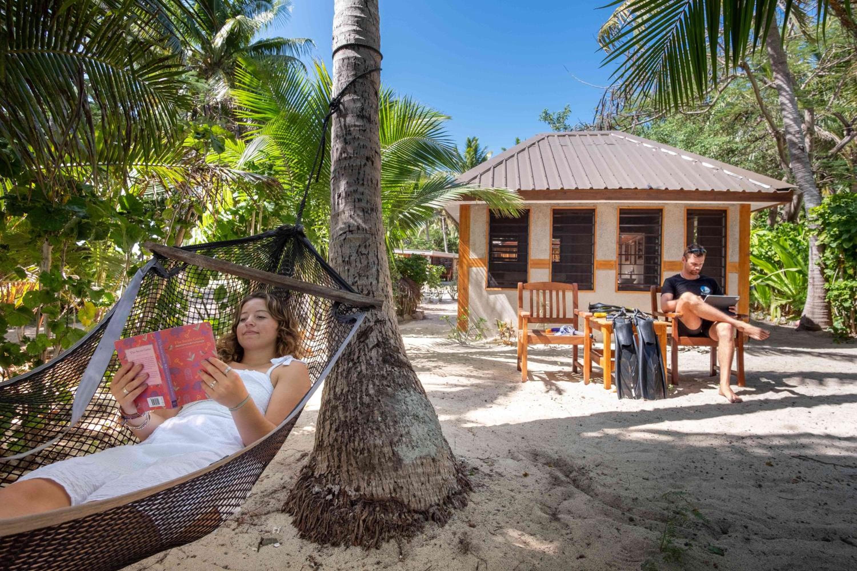 Beachfront Yanuyanu (Island) Bure at Barefoot Manta Island Resort