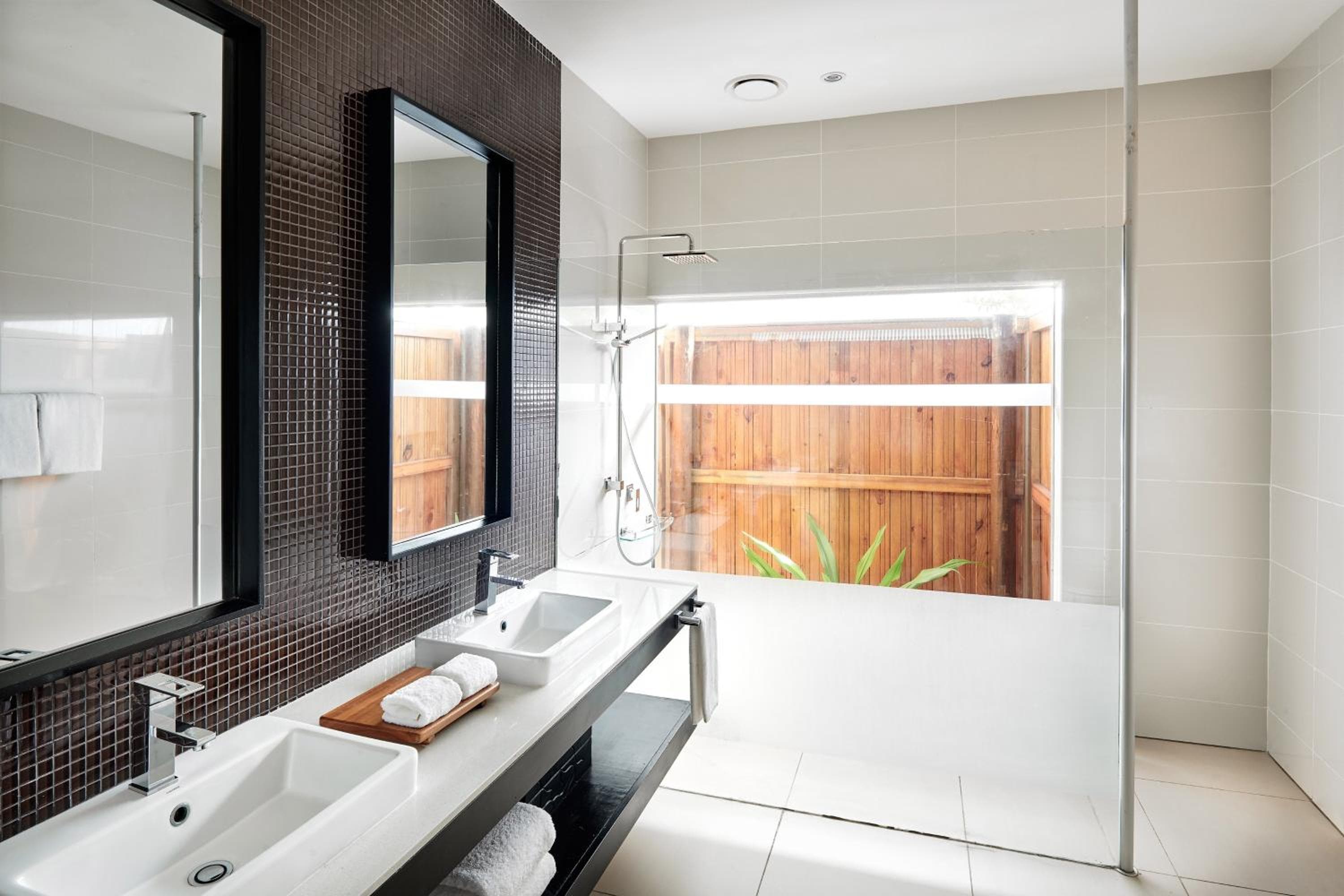 Island View Plunge pool, Larger Guest room, 1 King - Adults Only at Sheraton Resort & Spa, Tokoriki Island, Fiji
