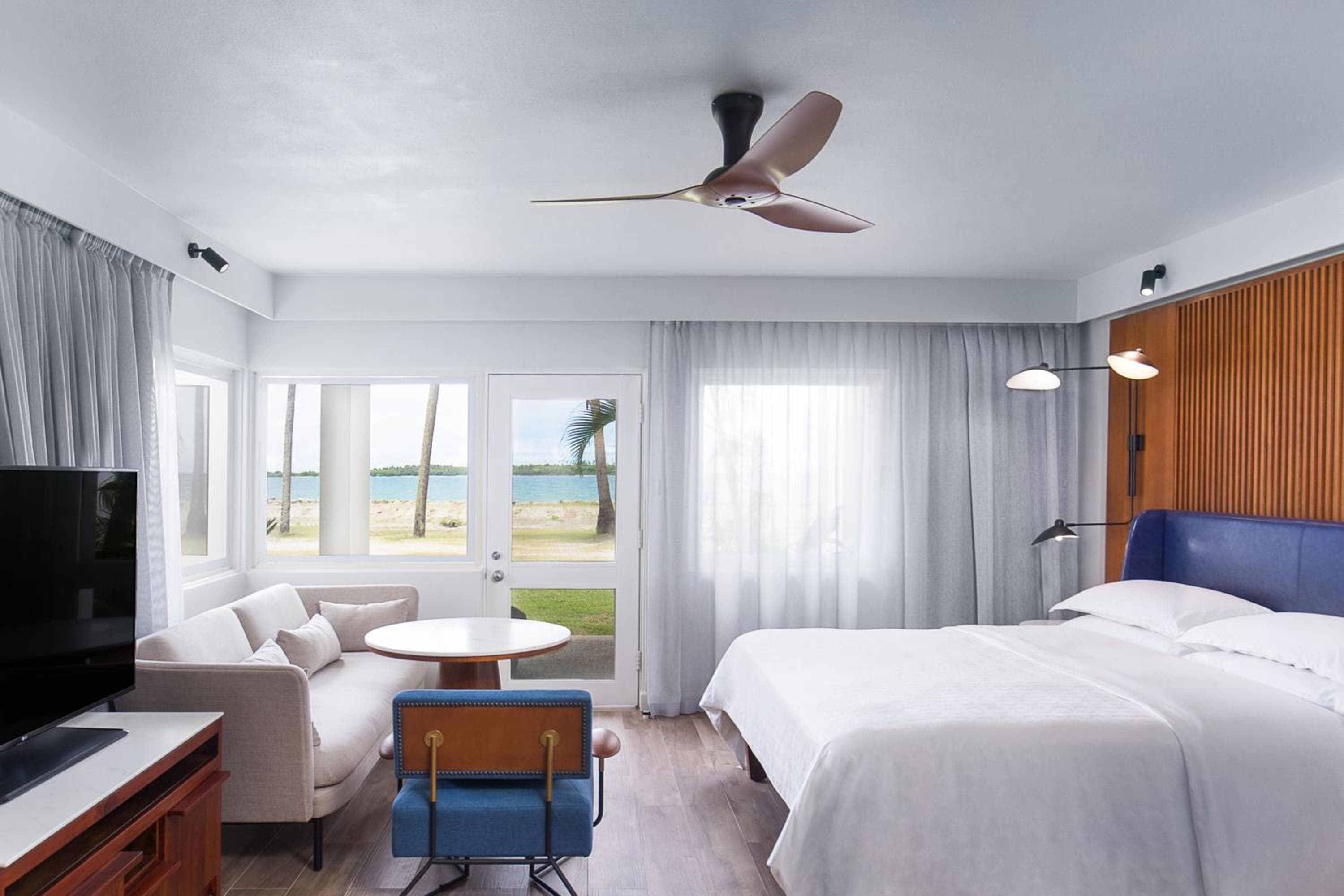 Ocean Front , Guest room, 1 King at Sheraton Fiji Golf & Beach Resort