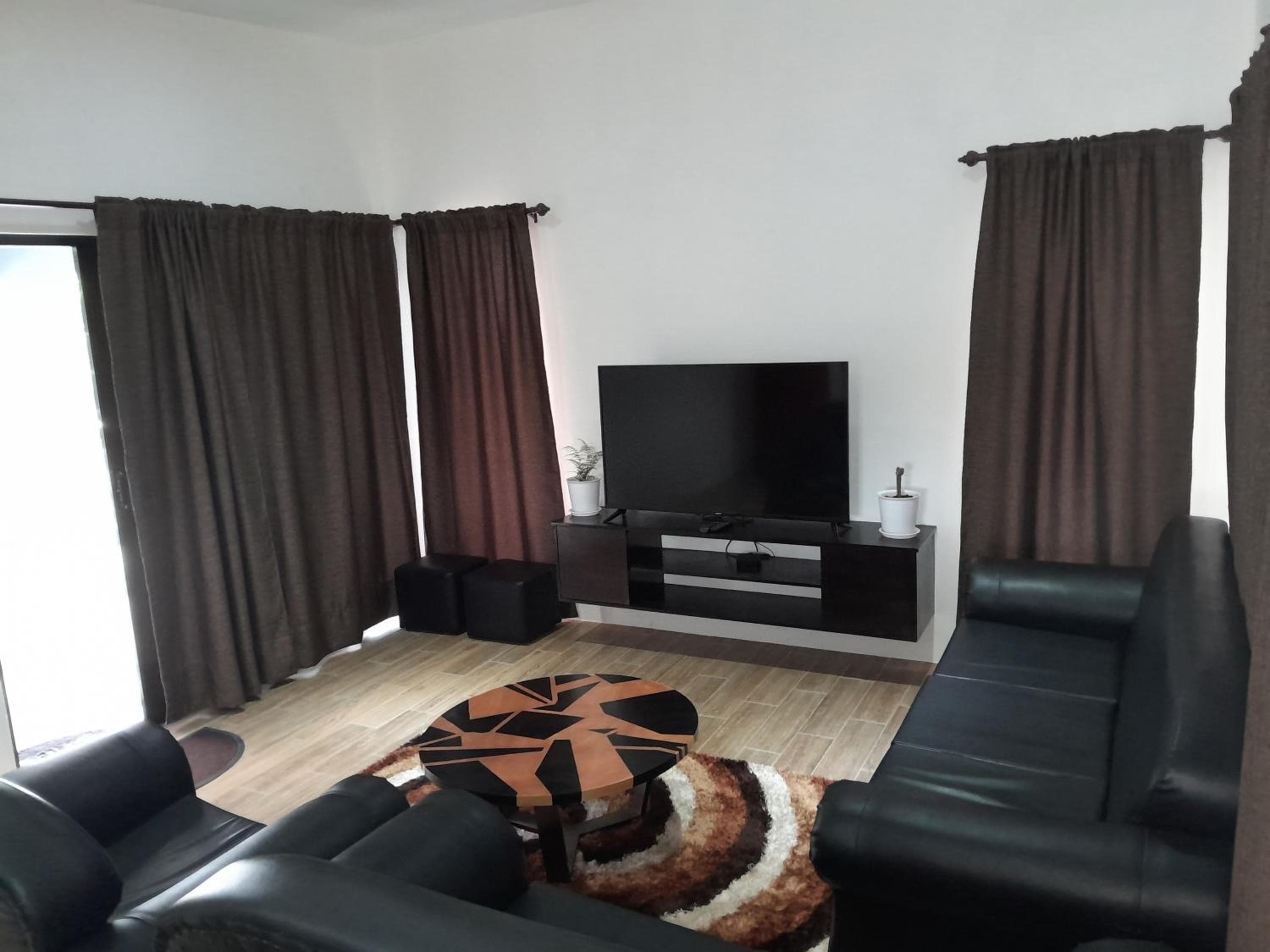 Family Room With Terrace at Samayra's Apartment