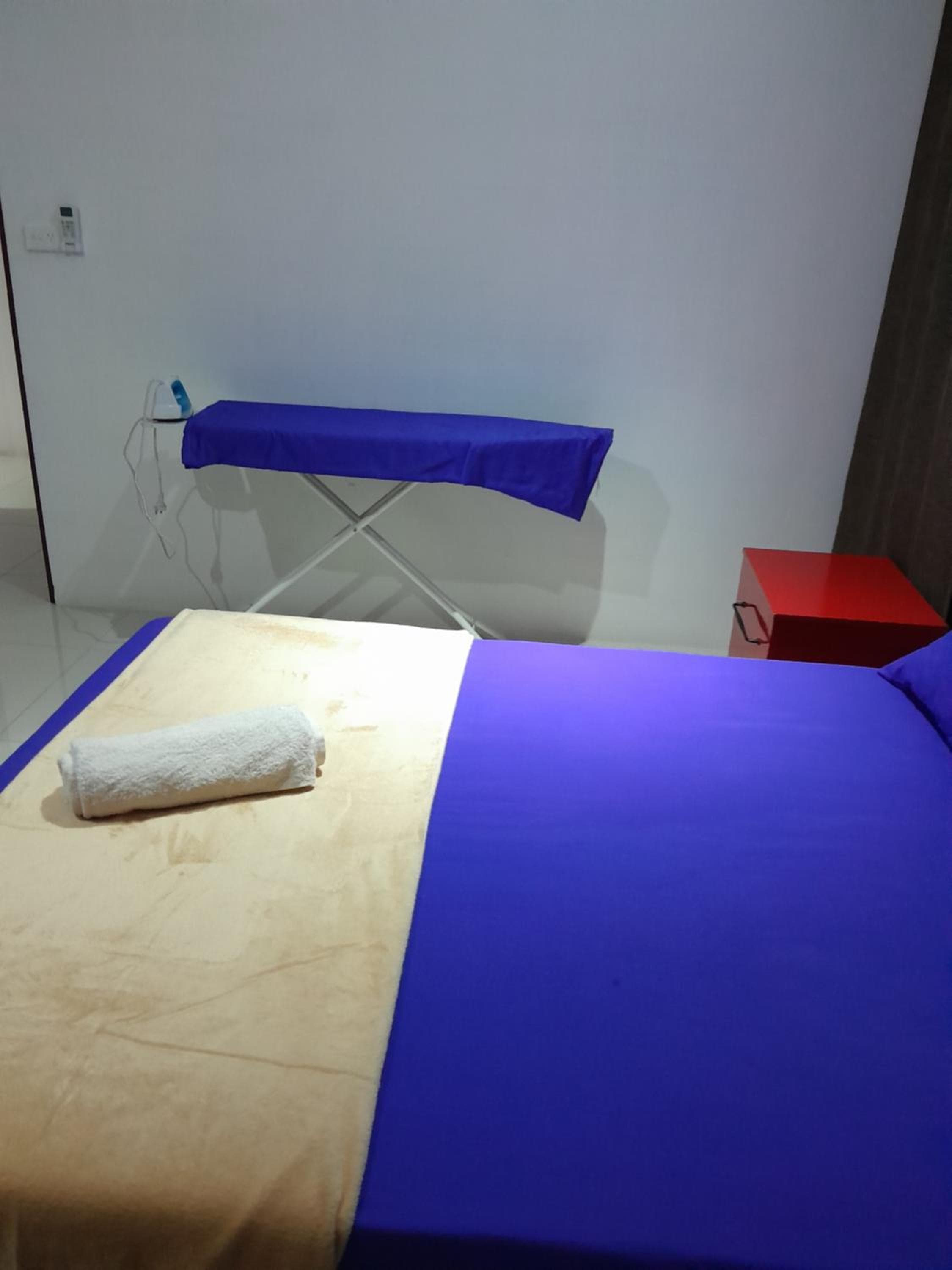 Family Room With Private Bathroom at Samayra's Apartment