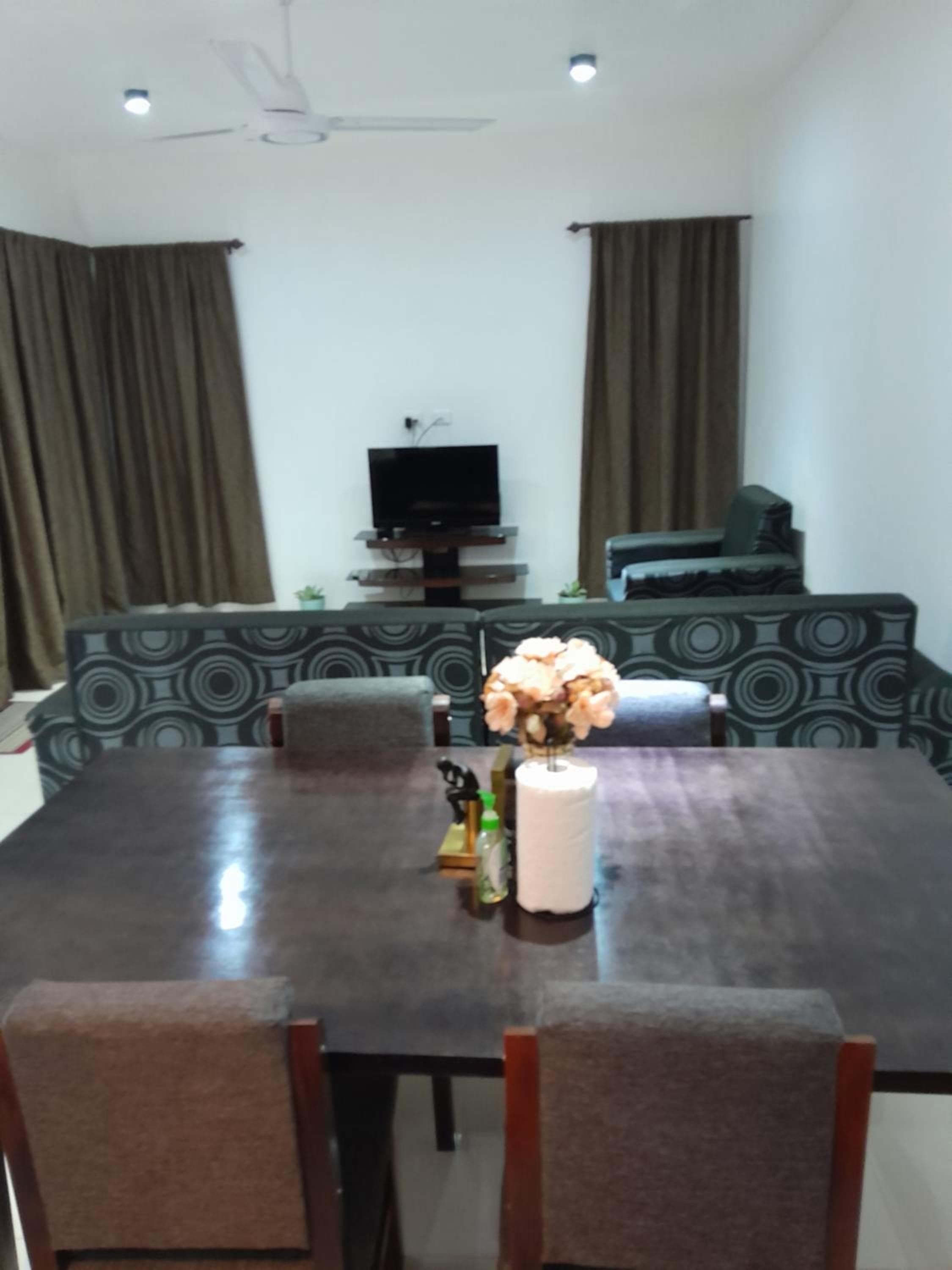 Family Room With Private Bathroom at Samayra's Apartment