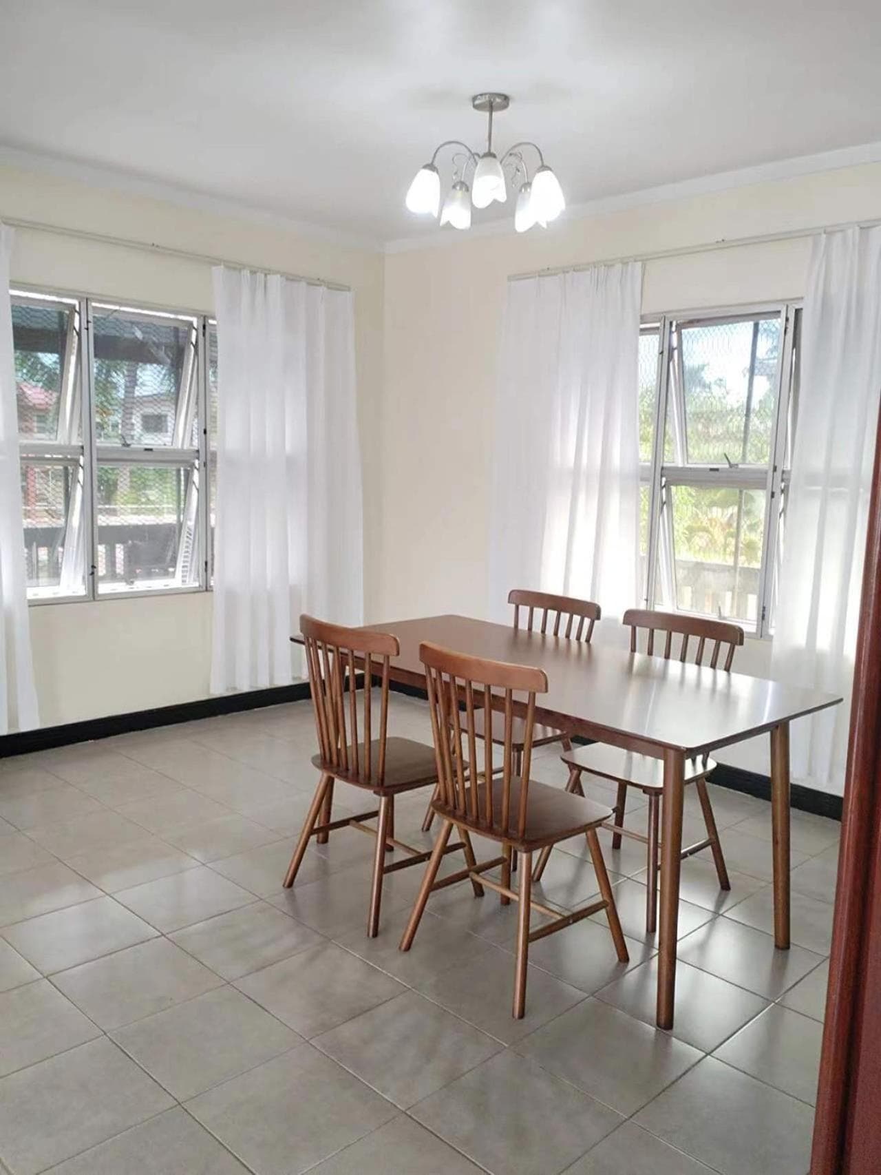 Family Room With Private Bathroom at CC airport rooms
