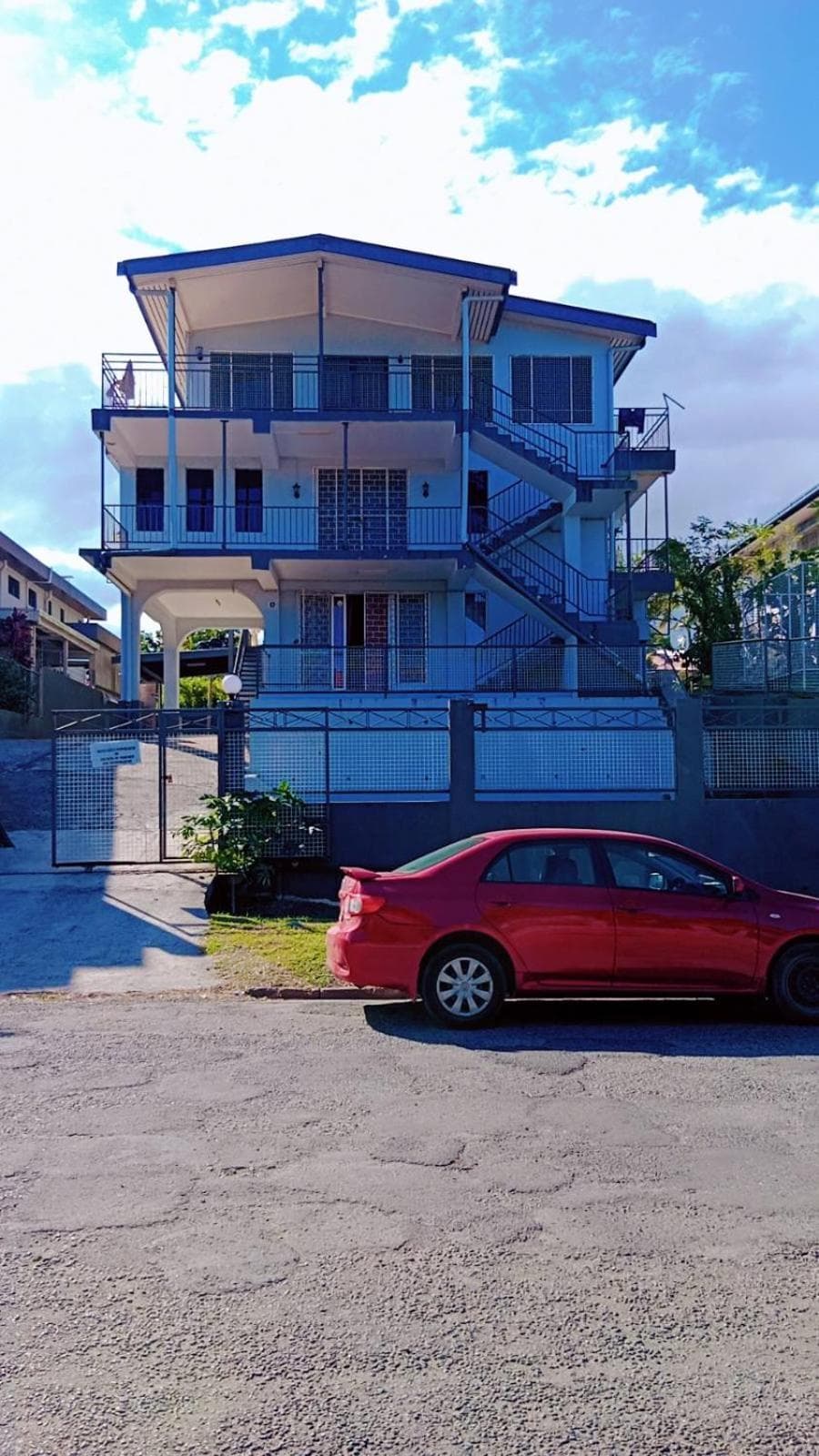 Double Room With Balcony at Singhs Apartment, Gray road lot 19 Matintaar Nadi, Mountain view