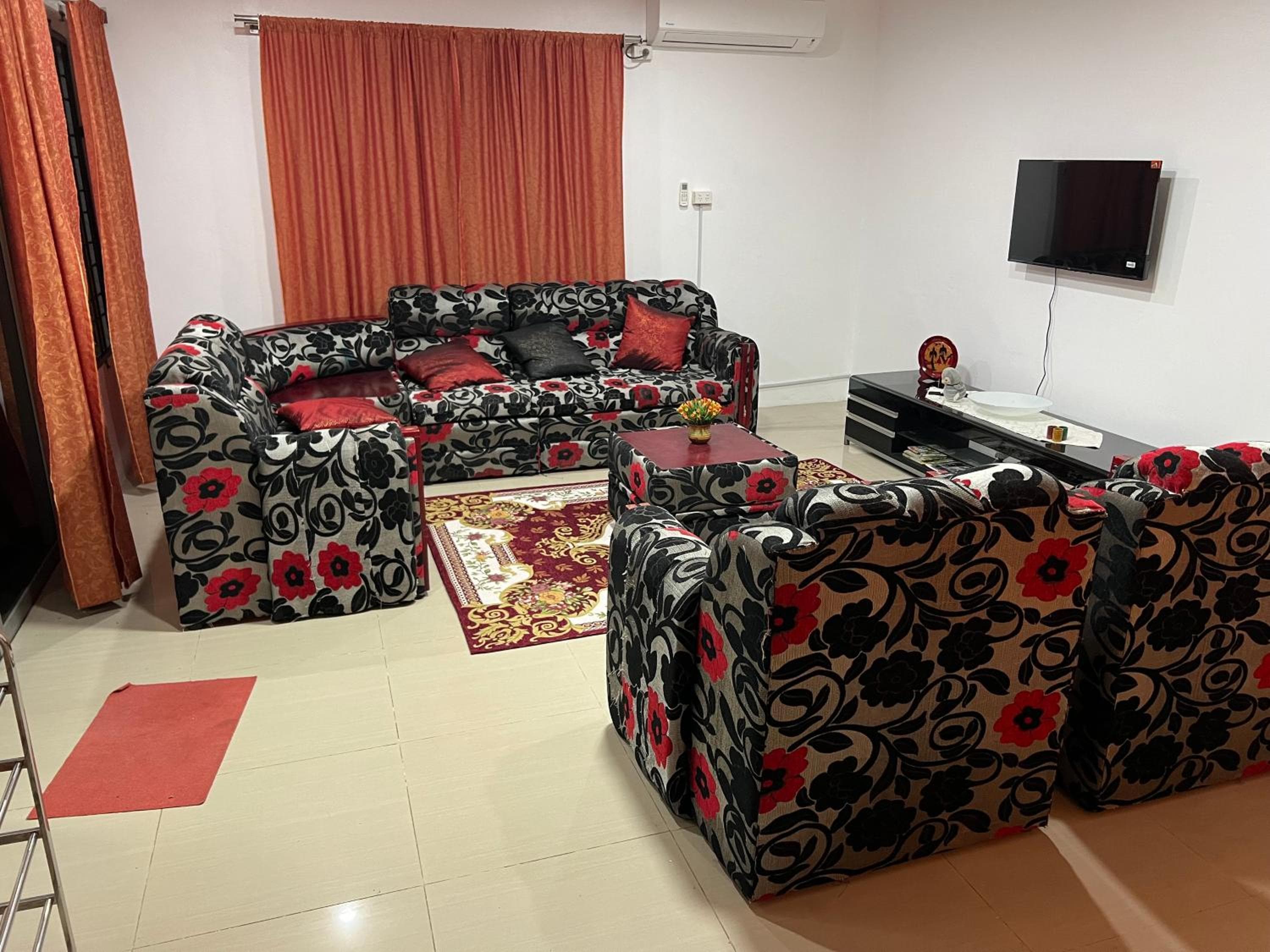 Three-Bedroom Apartment at Bayview Homestay