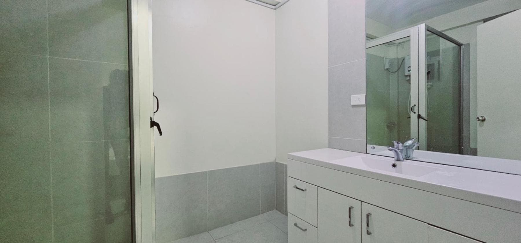 Three-Bedroom Apartment at Aurora Mirage Apartments