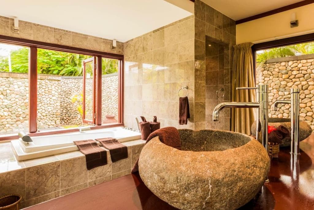 Holiday Home at 4 Bedroom viktorpoelen at myyah oo com Villa Poelen