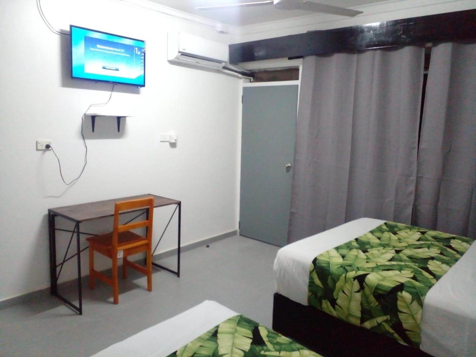 Deluxe Double Room with Balcony at Yatu Lau Transit Hotel