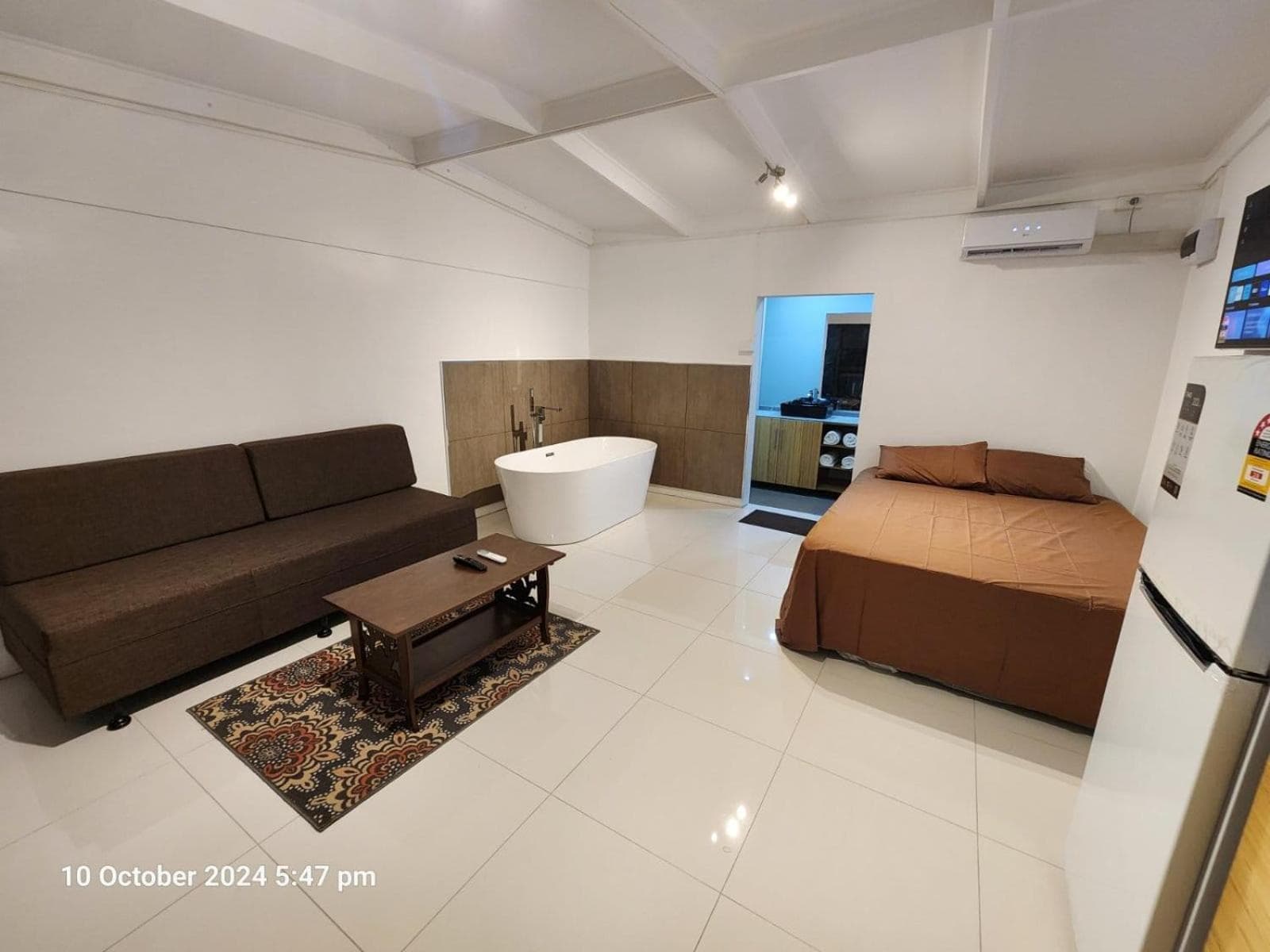One-Bedroom Apartment at Deluxe Studio Retreat