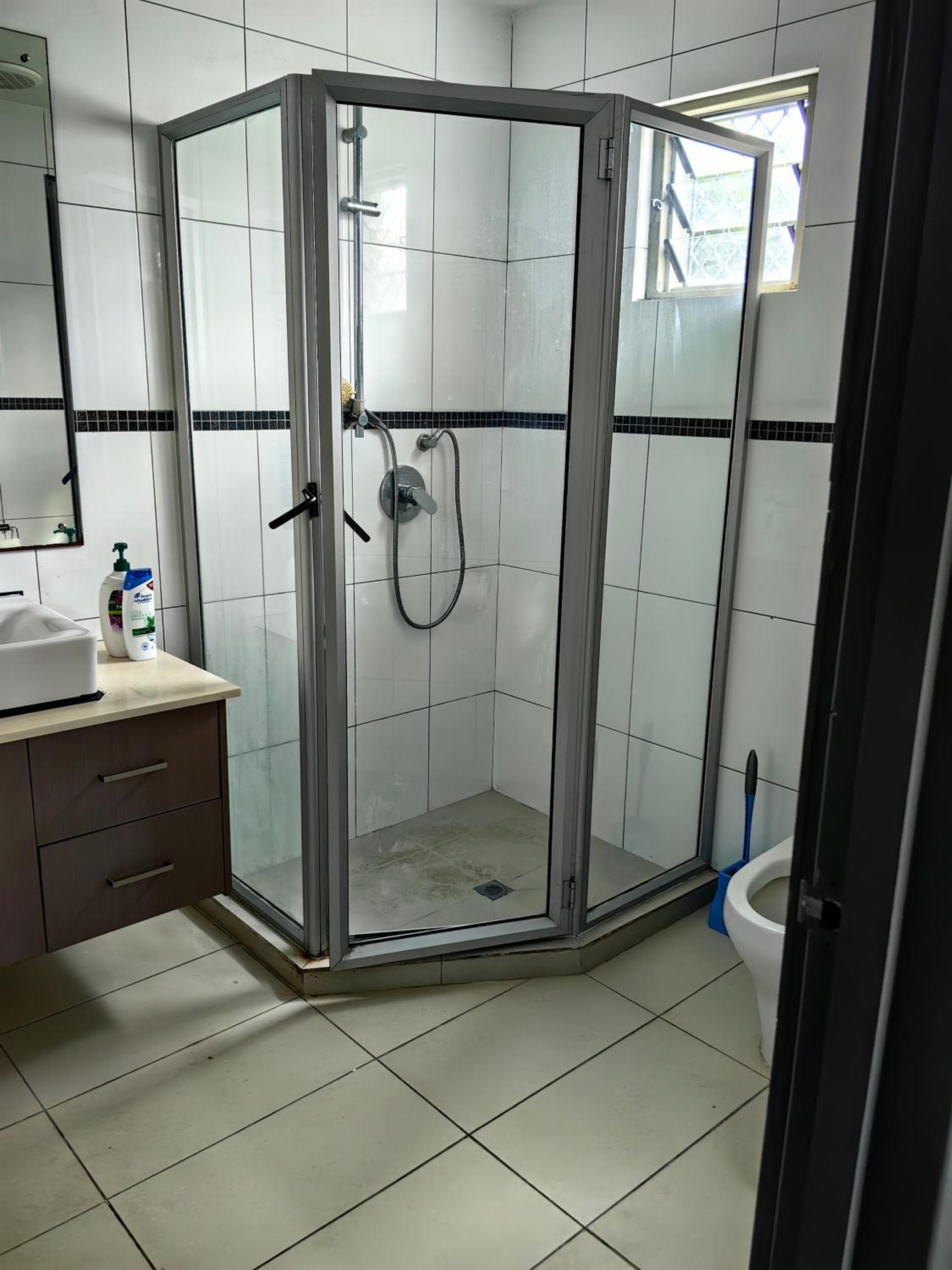 Double Room at Pacific FairPrice Private room, shared kitchen