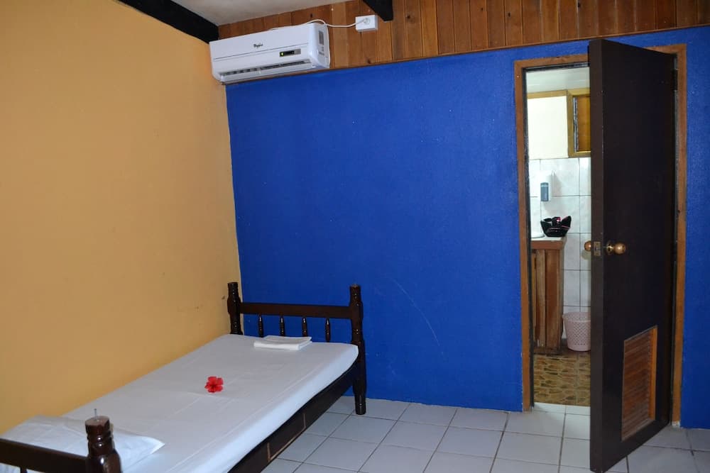 Mixed Dorm - 5 Beds at Ratu Kini Backpackers & Dive Resort