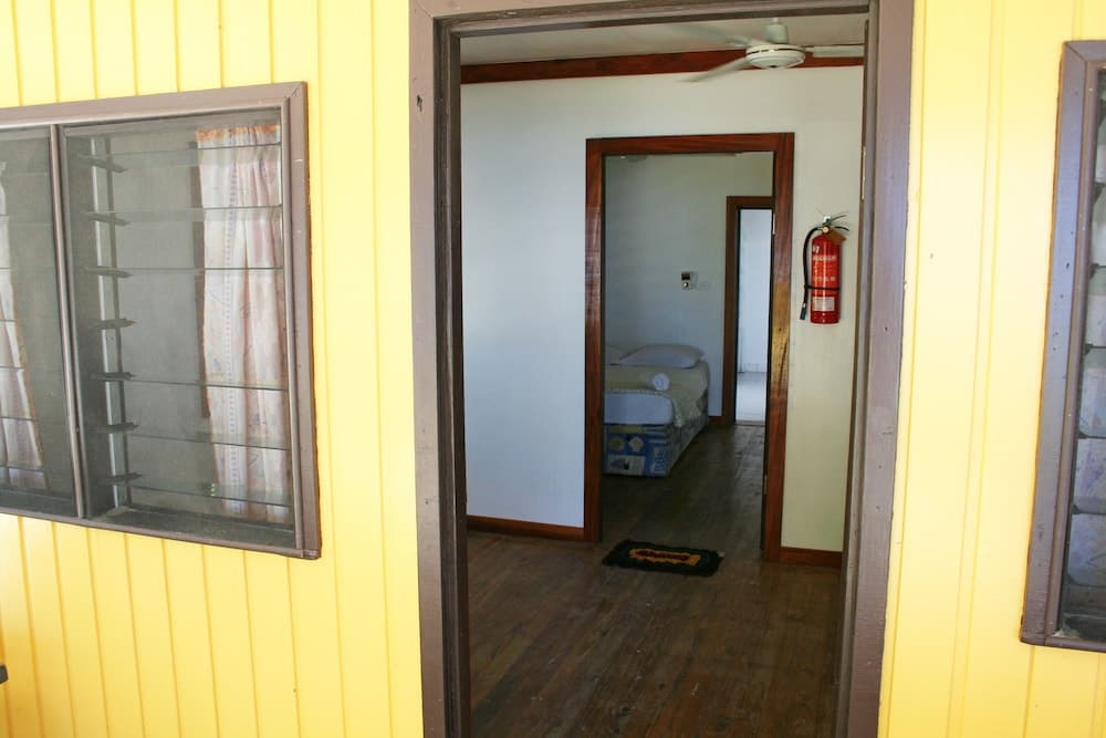 2 Bedroom Beachfront Cottage at Ratu Kini Backpackers & Dive Resort