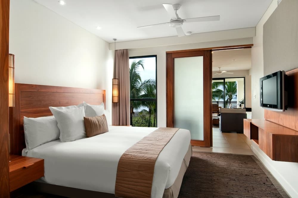 Room, 1 Bedroom, Kitchenette, Beachfront (Laundry) at Hilton Fiji Beach Resort and Spa