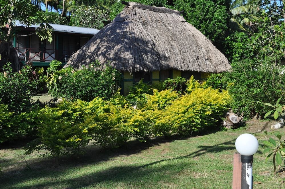 Family Garden Bure at Ratu Kini Backpackers & Dive Resort