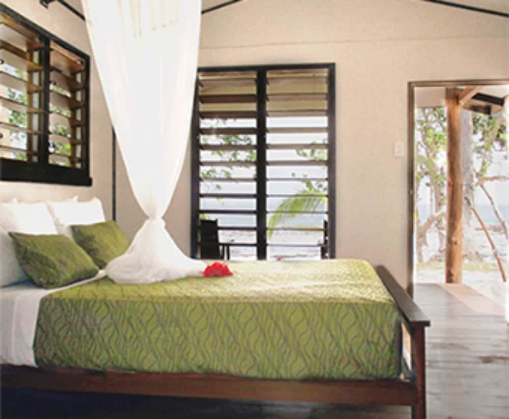 Beachfront Queen Bure at Maqai Beach Eco Resort