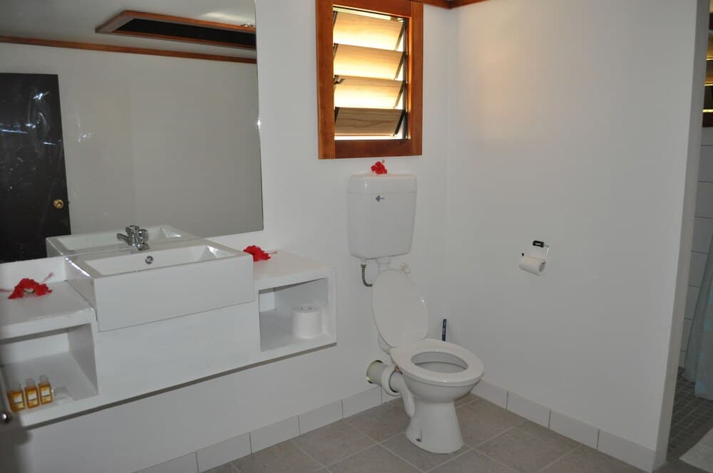 2 Bedroom Beachfront Cottage at Ratu Kini Backpackers & Dive Resort