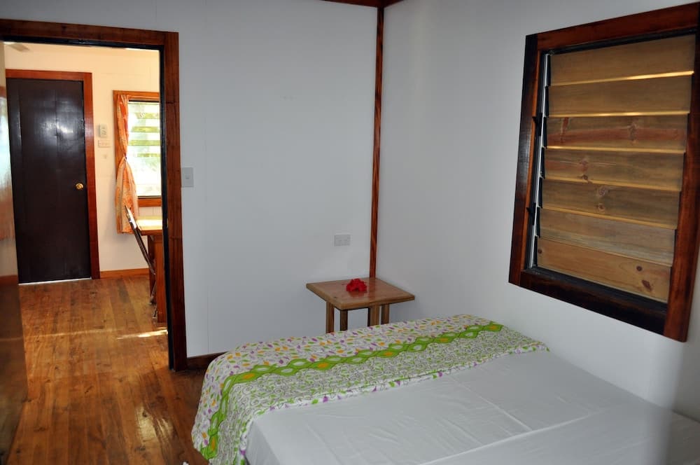 2 Bedroom Beachfront Cottage at Ratu Kini Backpackers & Dive Resort