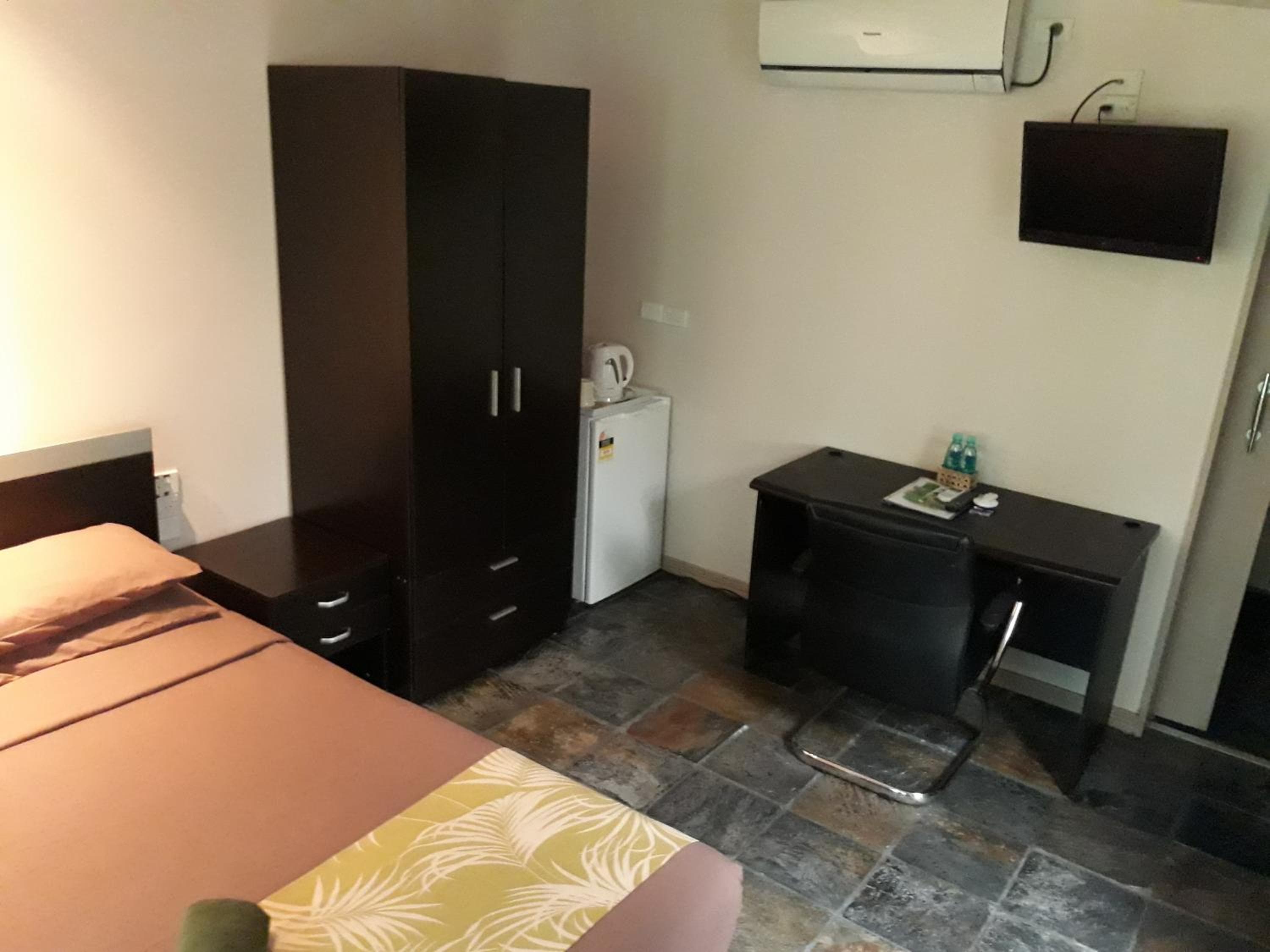 Premium Queen Studio with Air-Conditioning - Pied-a-terre Style at Rainforest Eco Lodge