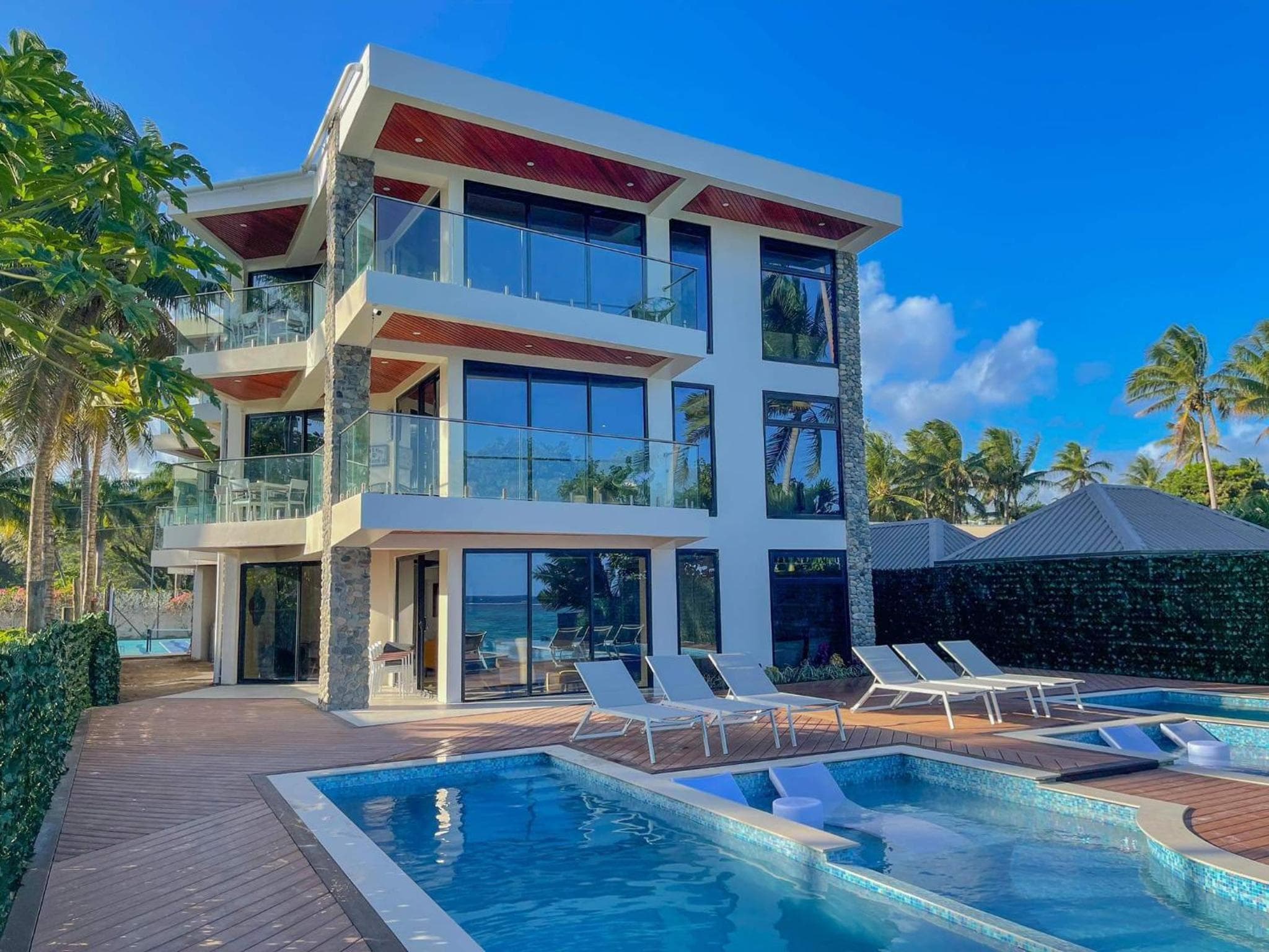 Deluxe Double Room with Side Sea View at Maui Palms