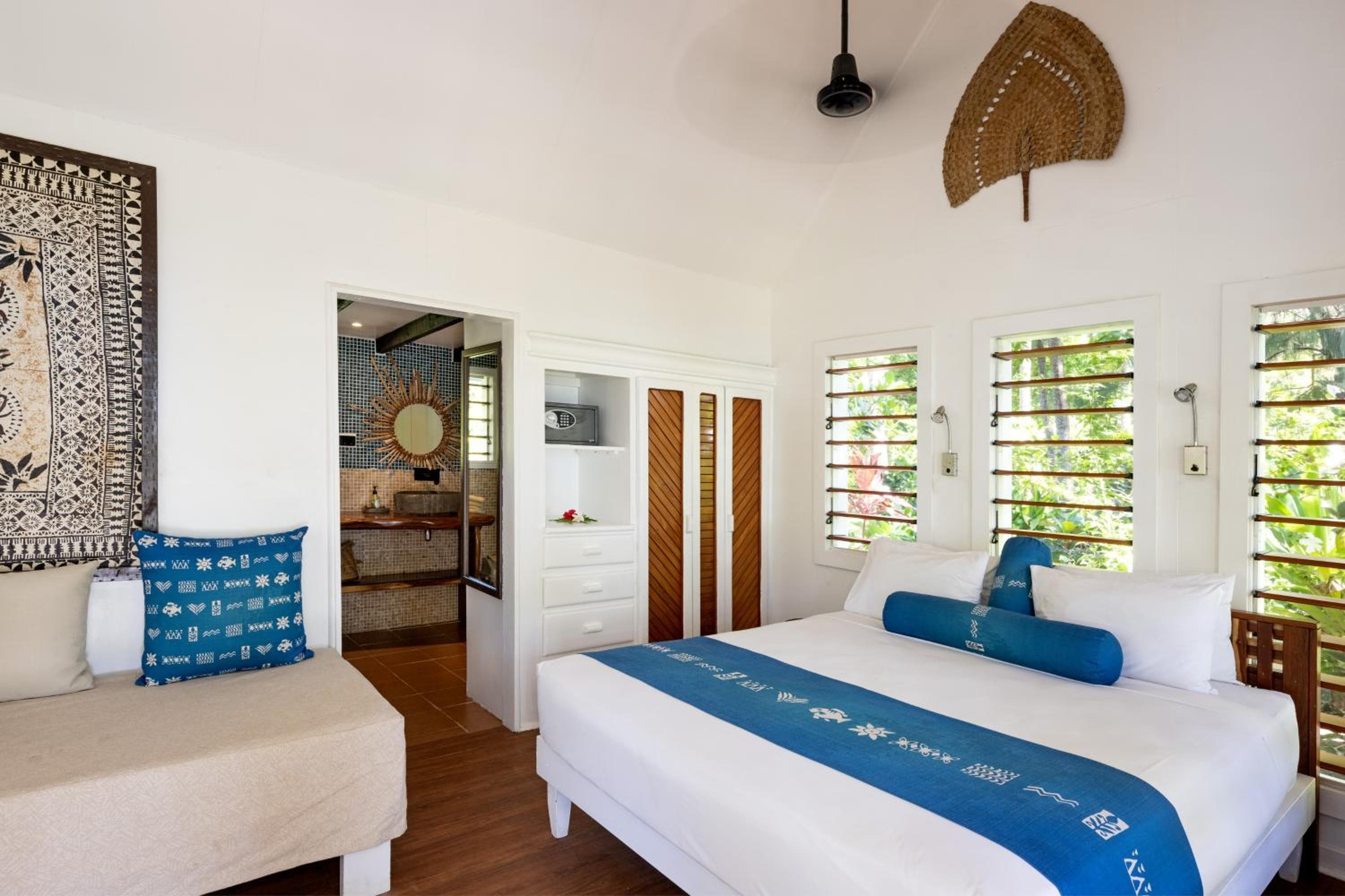Beachfront Bure at Oarsman's Bay Lodge