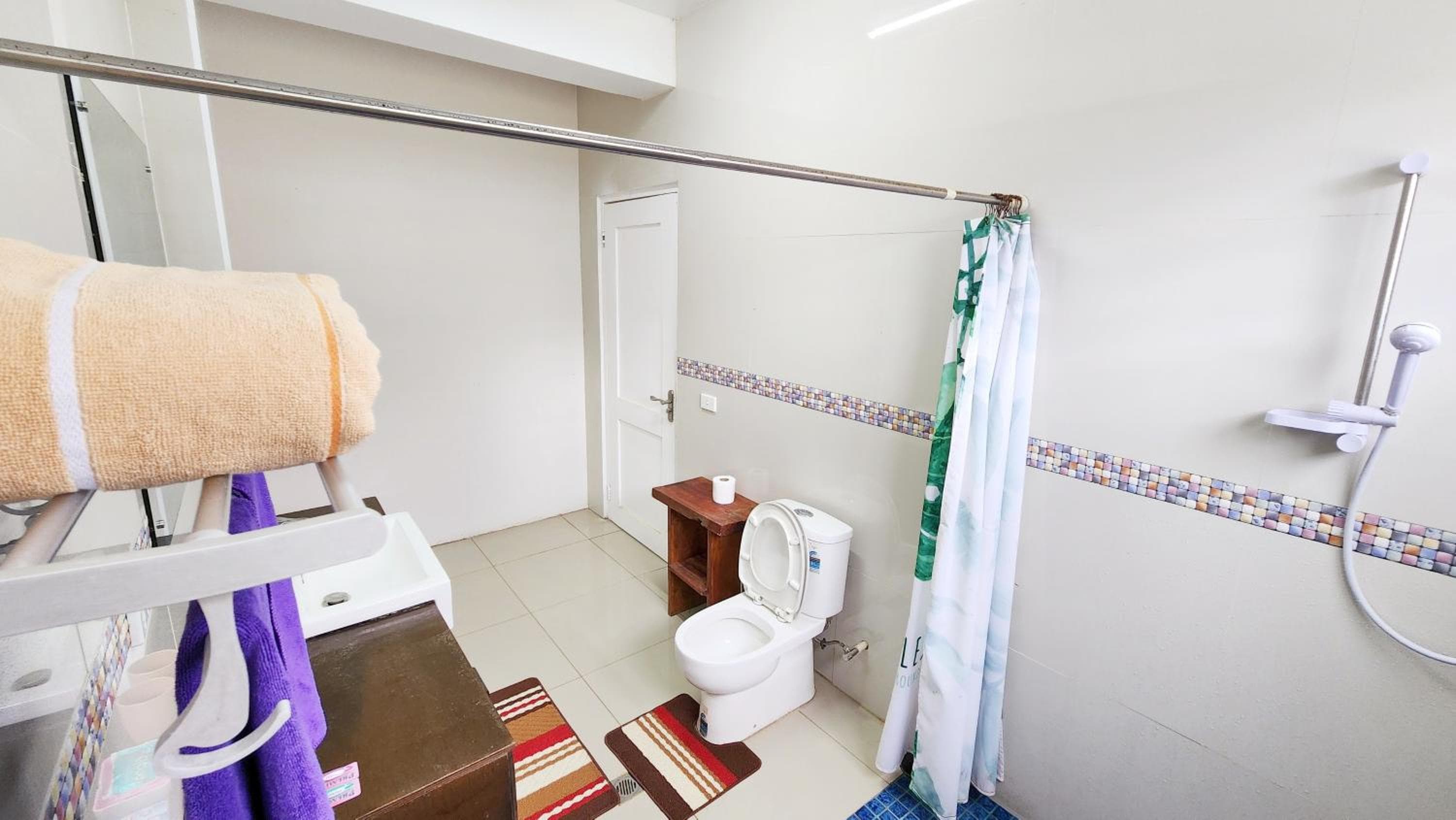 Deluxe Double Room with Shower at Ocean Heart Hotel