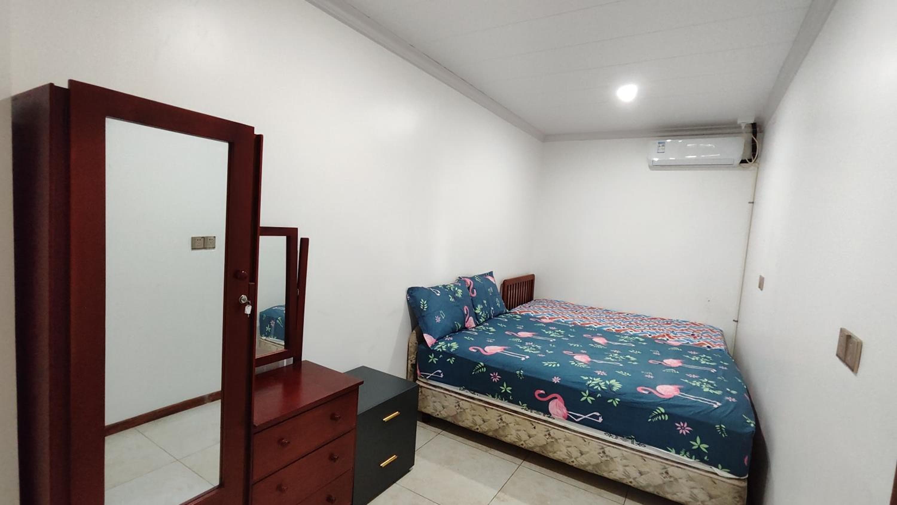 Three-Bedroom Apartment at Modern 3-Bedroom Apartment Queens Rd