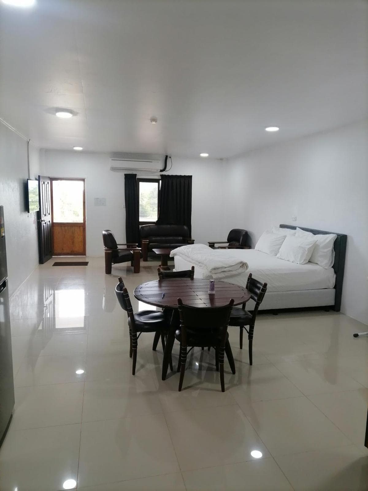 Deluxe Apartment at White Diamond Apartments