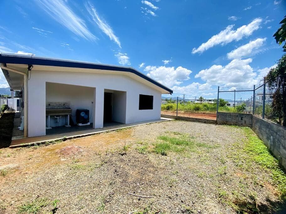 Three-Bedroom House at SR Private Staycation!