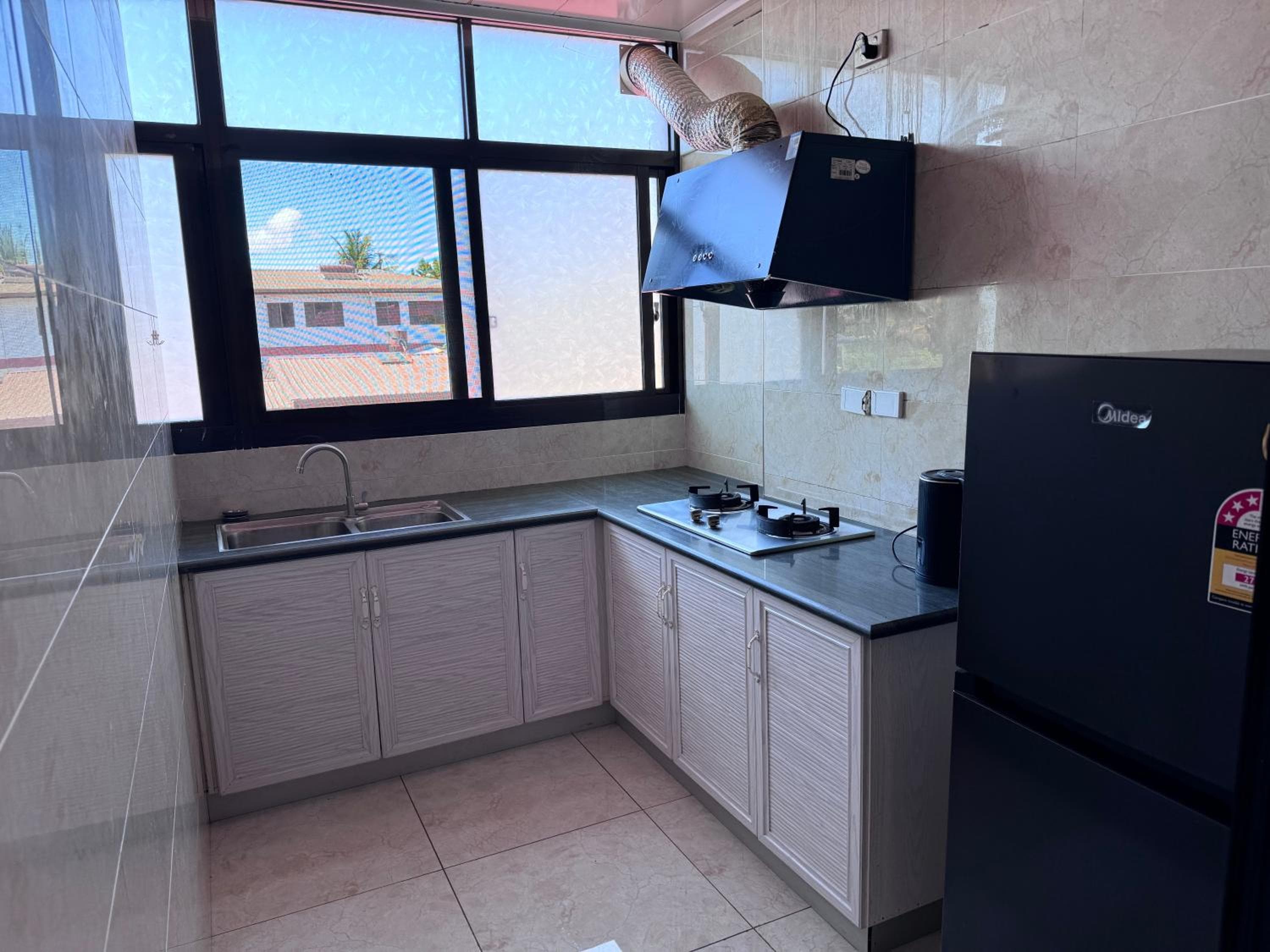Two-Bedroom Apartment at puipuiloft Two-room suite with separate kitchen and bathroom