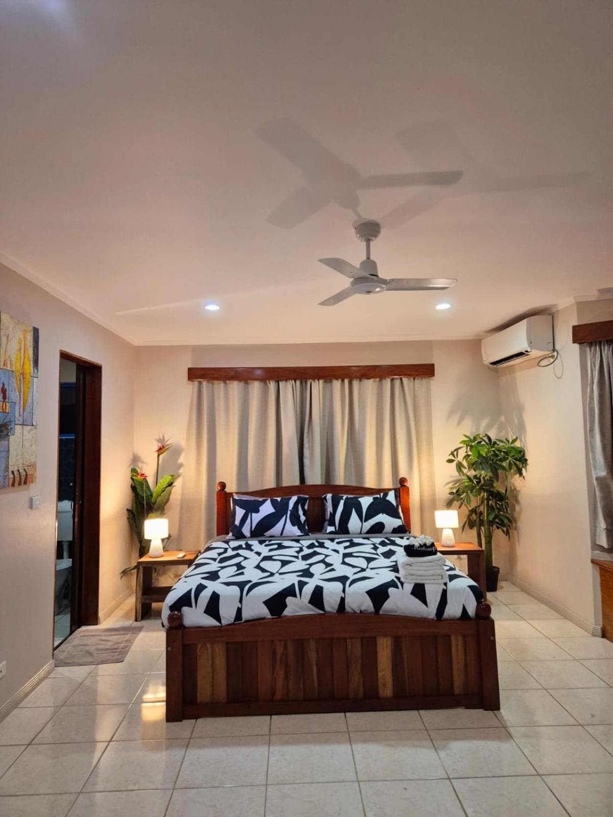 Deluxe Double Room With Balcony at Suite near beach