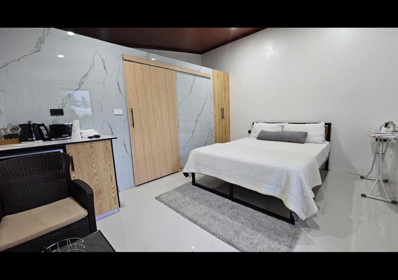 Superior Queen Room at Mohans Apartments