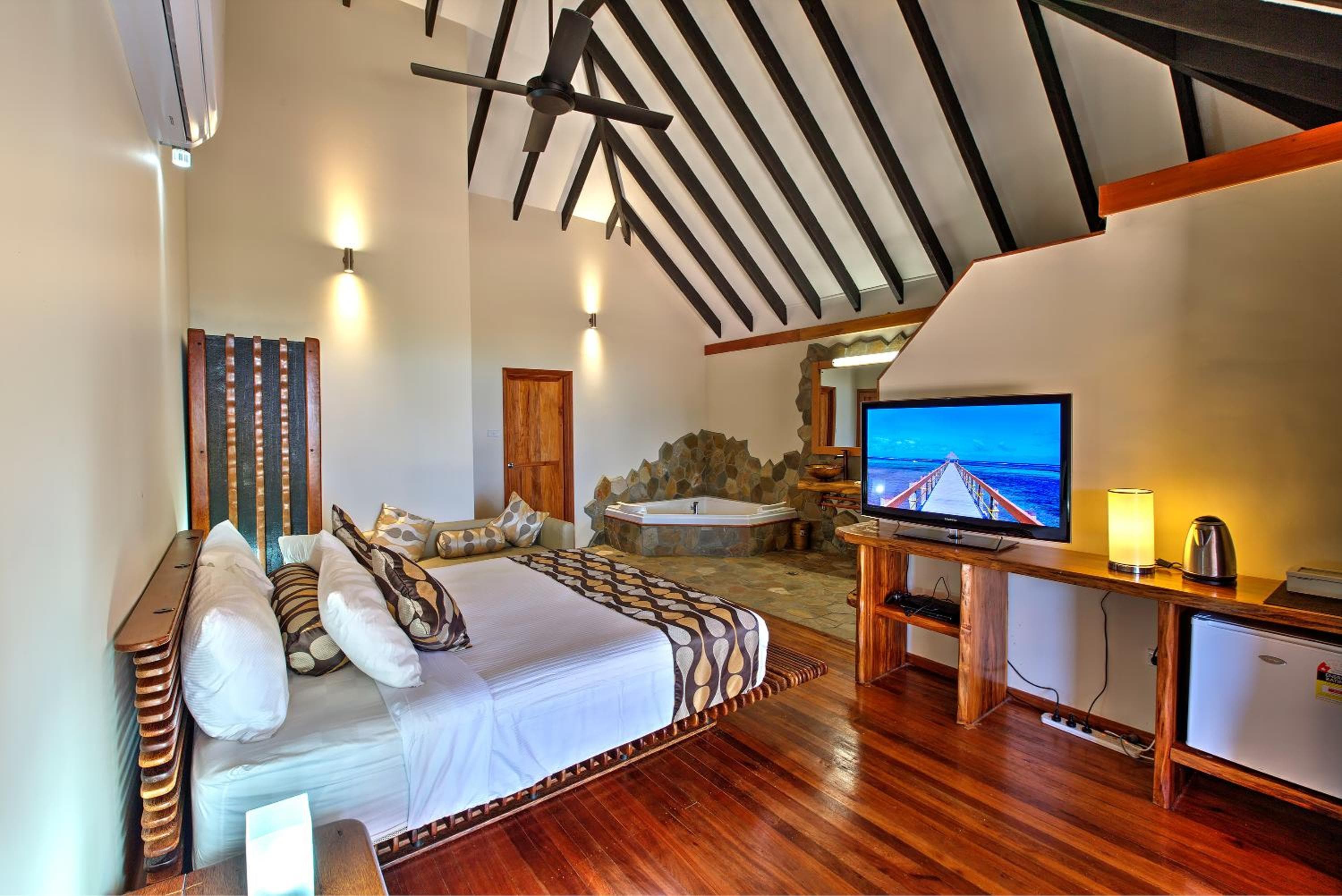 King Room with Sea View at Maui Palms