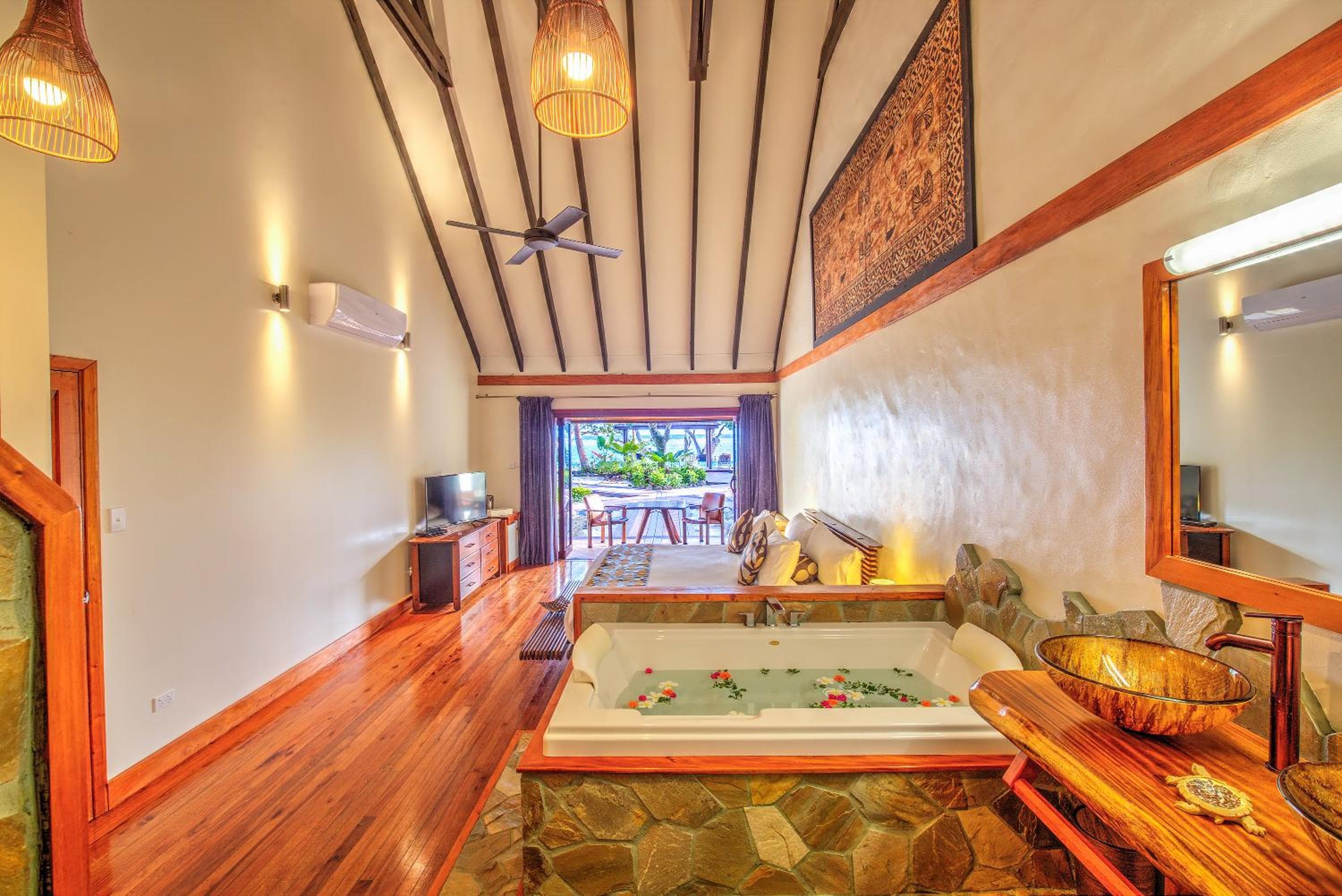 King Room with Sea View at Maui Palms