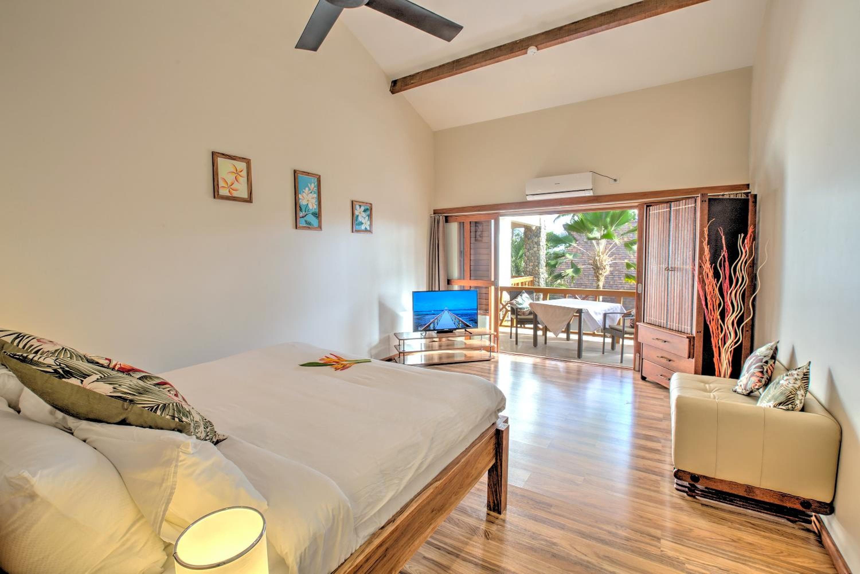 King Room with Garden View at Maui Palms