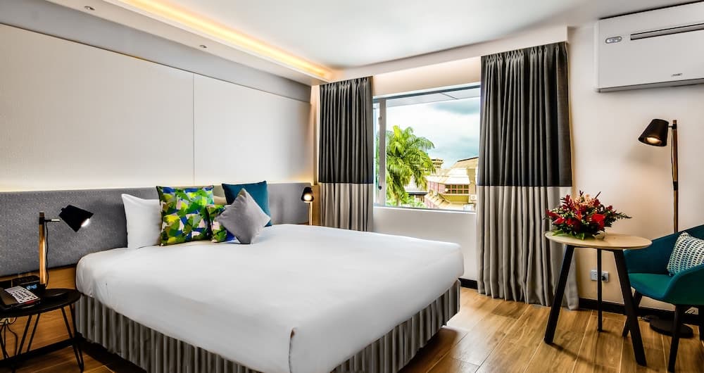 Superior King Room at Tanoa Plaza Suva