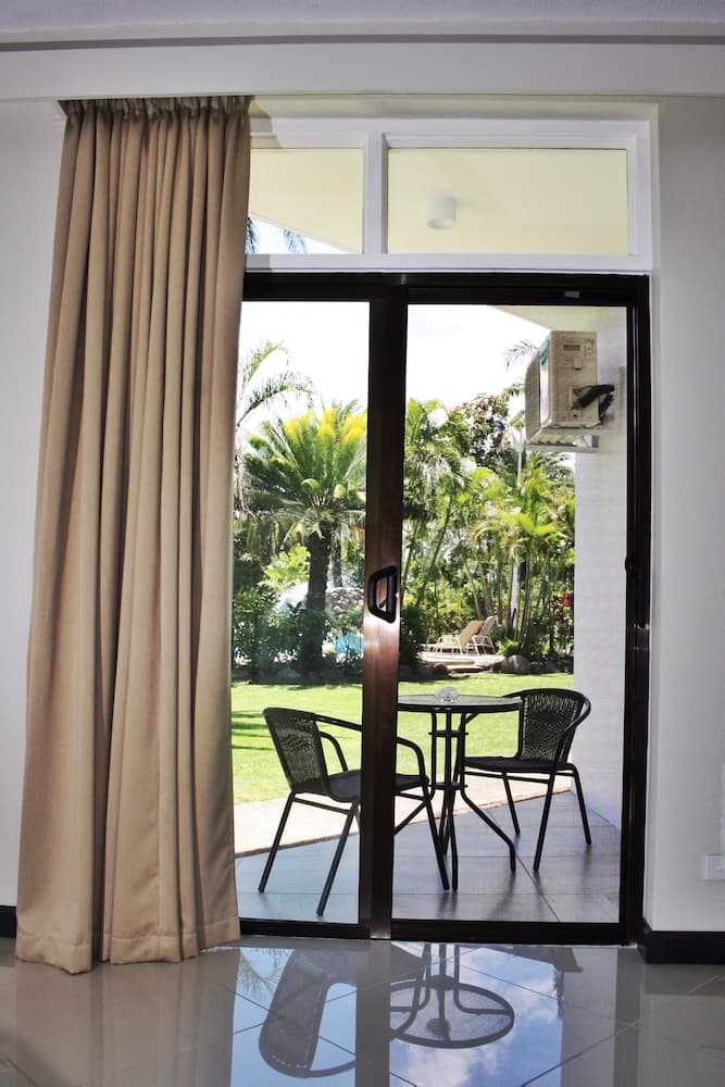 Standard Room, Garden View at Hotel Oasis