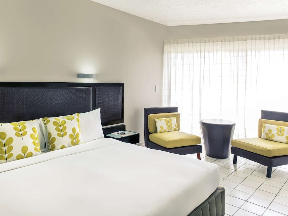 Deluxe Room, 1 King Bed at Mercure Nadi