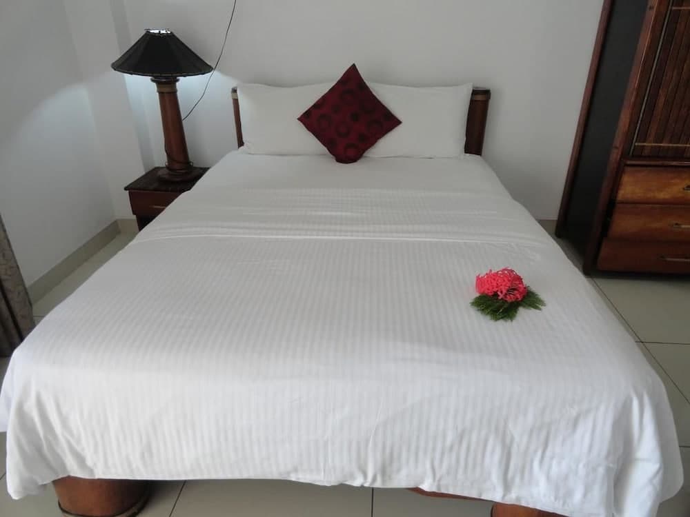 Deluxe Double Room (Pool View) at Wailoaloa Seascape Hotel