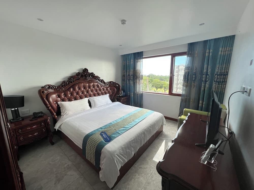 Standard Room, 1 King Bed at James Cook Hotel