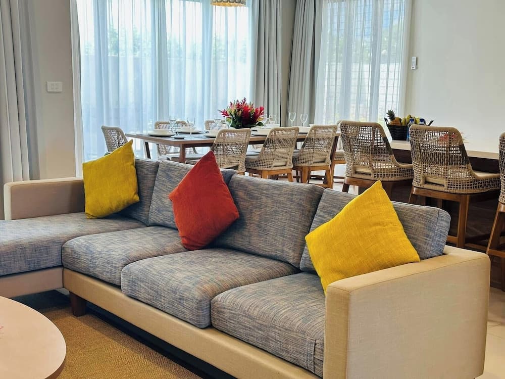 Luxury Apartment, Partial Sea View at The Palms Beach Wailoaloa