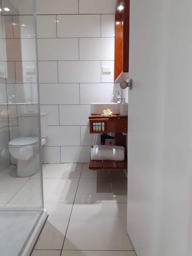 Ocean View Swimming Pool Suite Tanoa at Kaila Na Ua Resort
