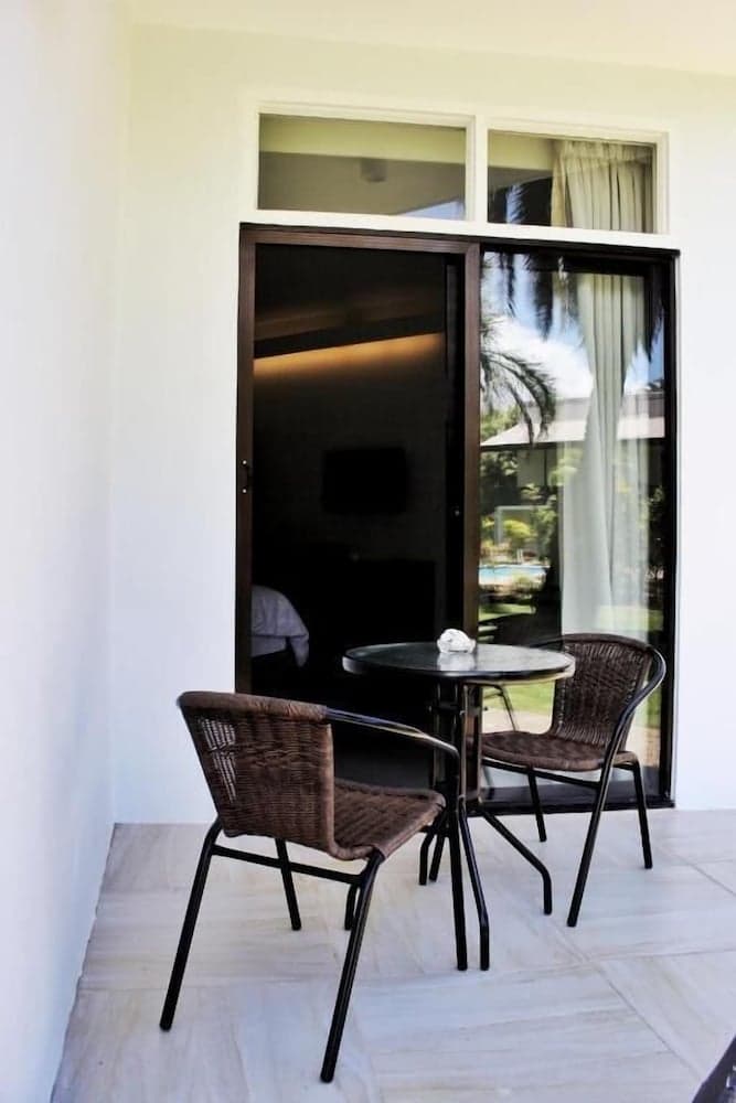 Standard Room, Garden View at Hotel Oasis