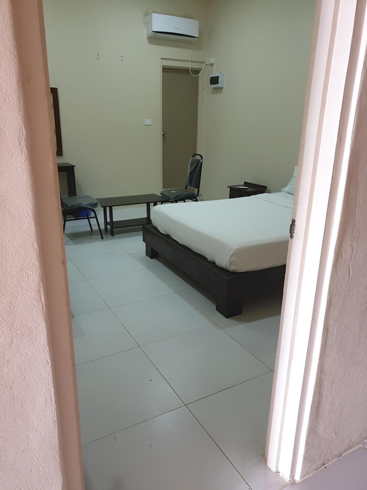 Budget Single Room at Bay View Barbers Lodge
